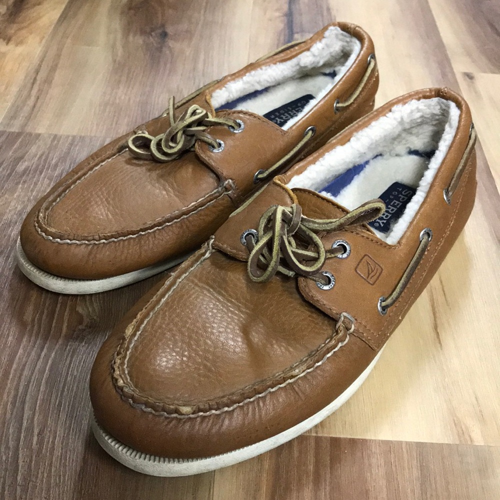 Men’s Sperry’s fuzzy loafers/slippers